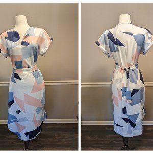 Women's Size L Blue Pink White Abstract Dress With Belt.